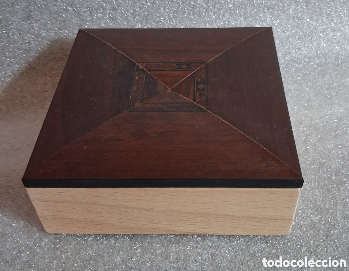 Vintage: Peana de madera bicolor