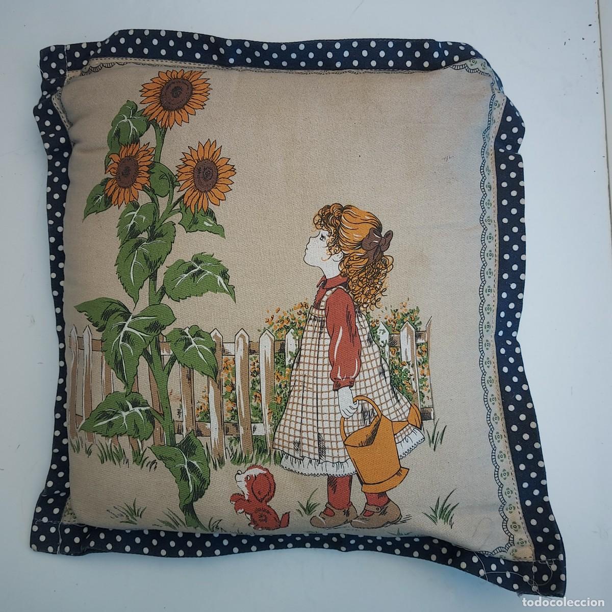 Vintage: COJIN CON DECORACION NI&Ntilde;OS, A&Ntilde;OS 70