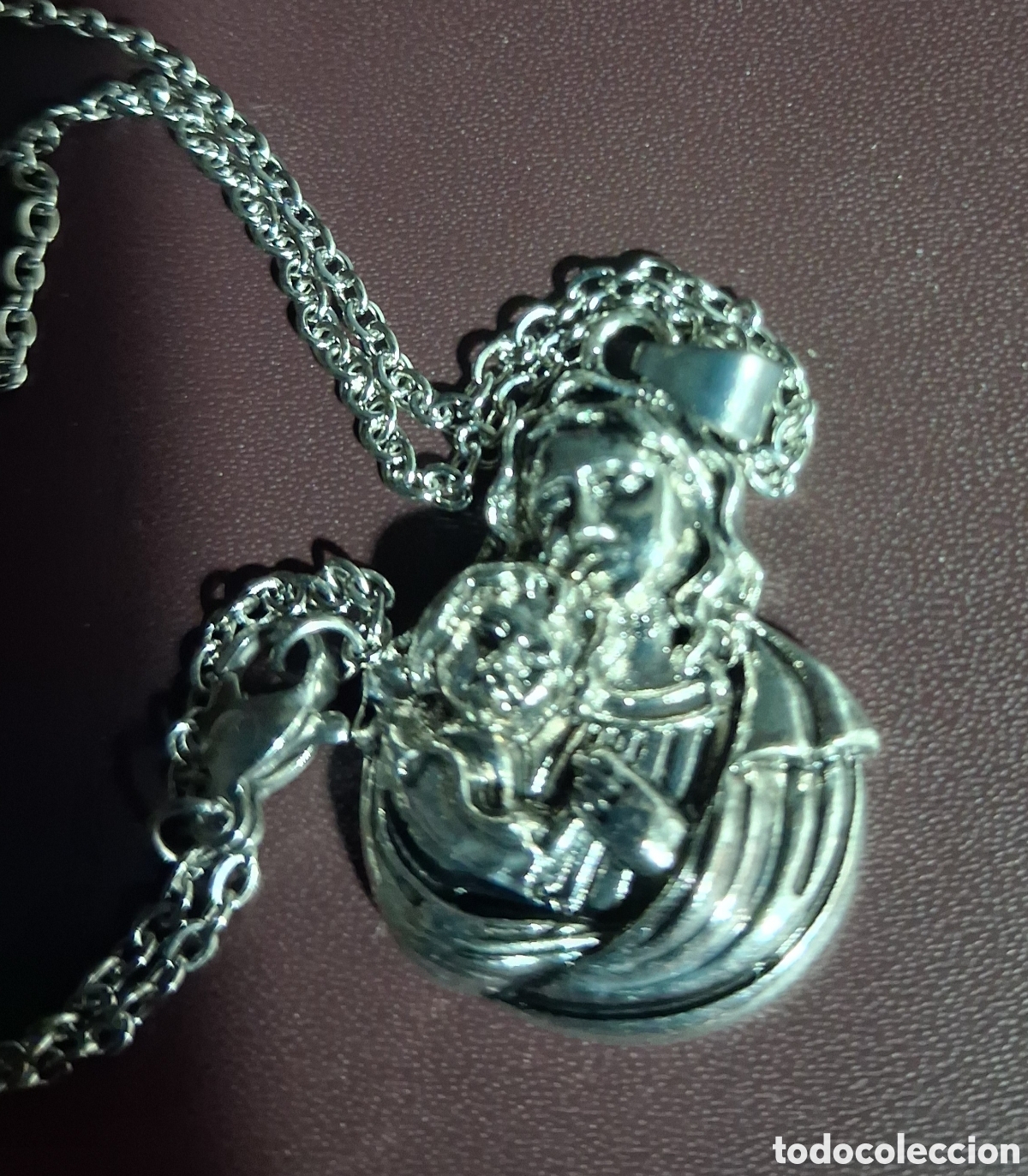 Vintage: Virgen con Ni&ntilde;o. Medalla de metal plateado
