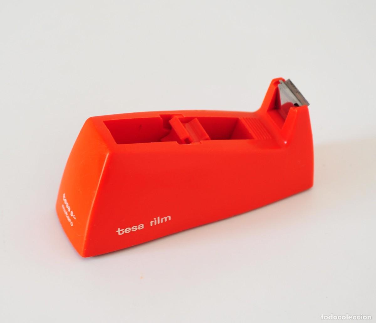 Vintage: Dispensador de celo vintage. Marca Tesafilm. Tesa S.A. Matar&oacute;. Portarrollos de pl&aacute;stico naranja