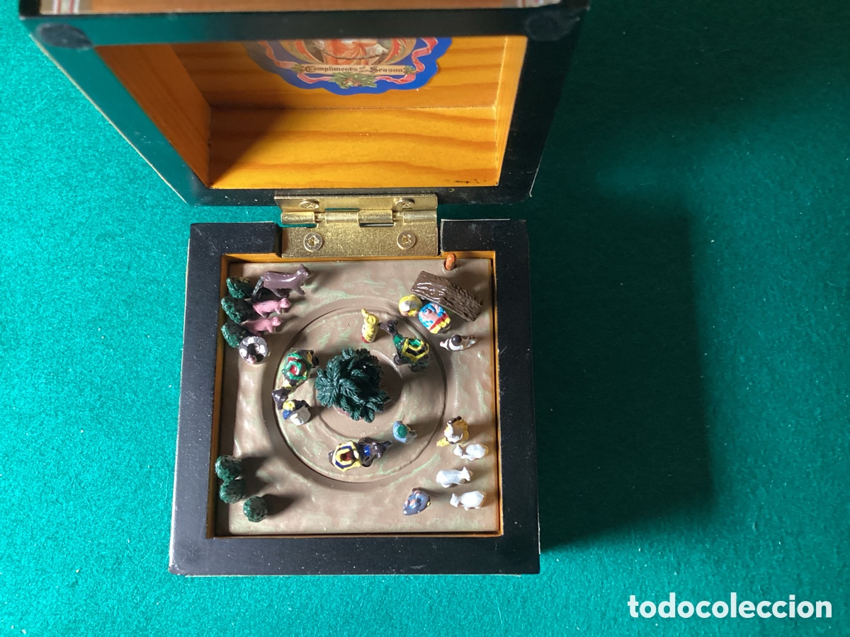 Vintage: Caja musical con escena navide&ntilde;a