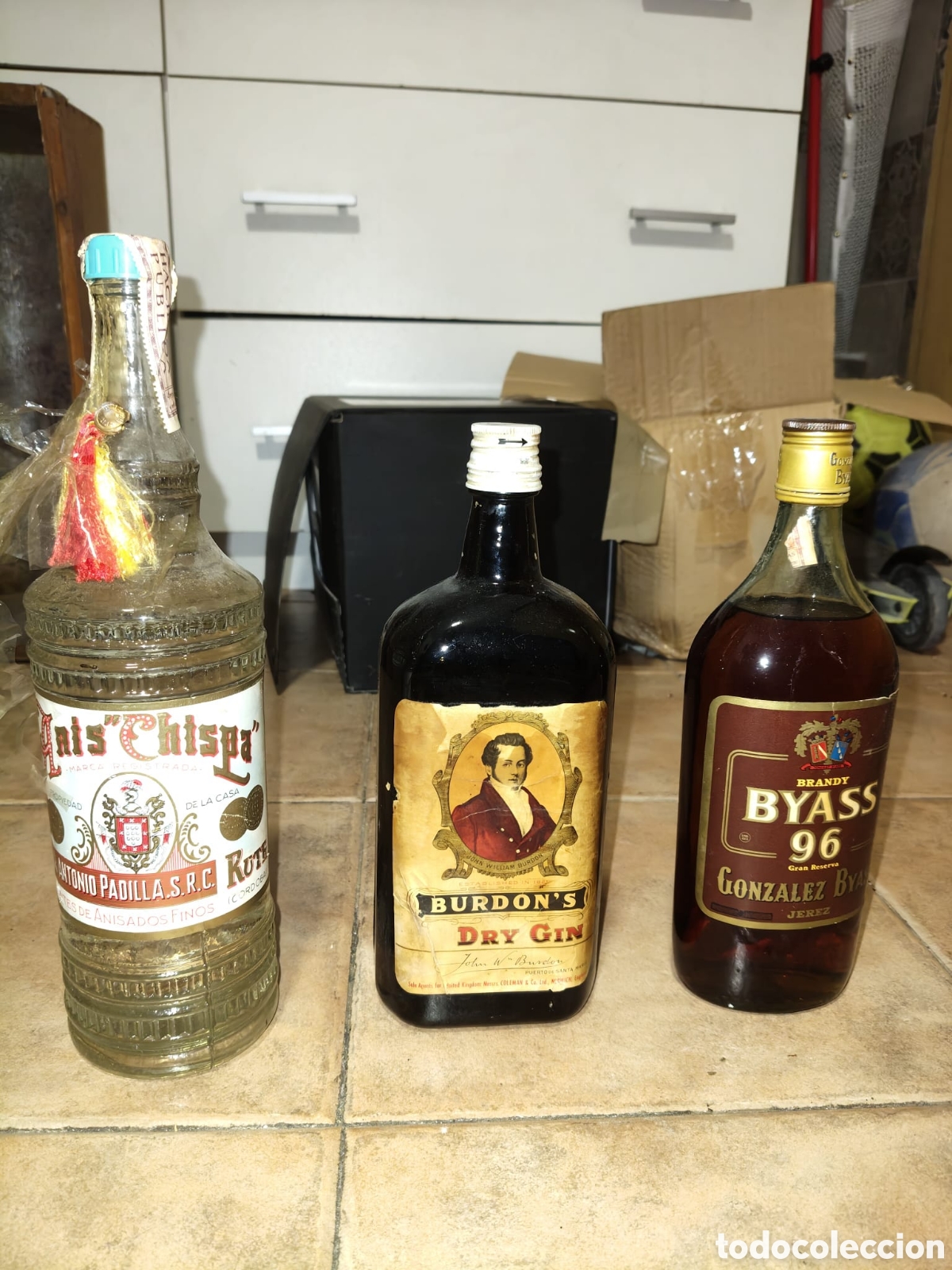 Vintage: Botellas de diversas contenidos