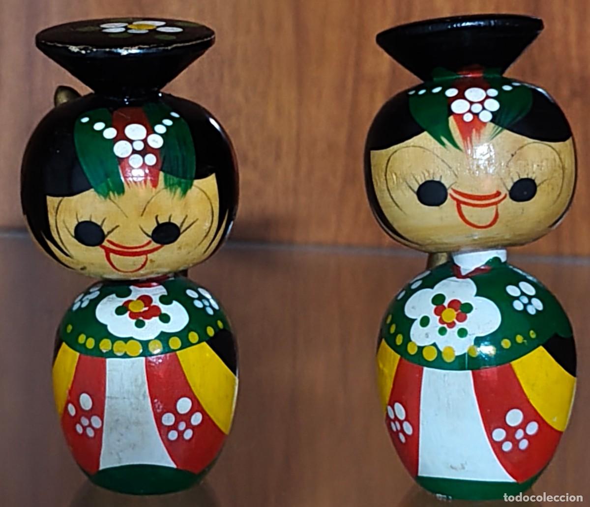 Vintage: 2 MU&Ntilde;ECAS VINTAGE KOKESHI DE MADERA CON CABEZAS BASCULANTES - 8,5 cm. de altura