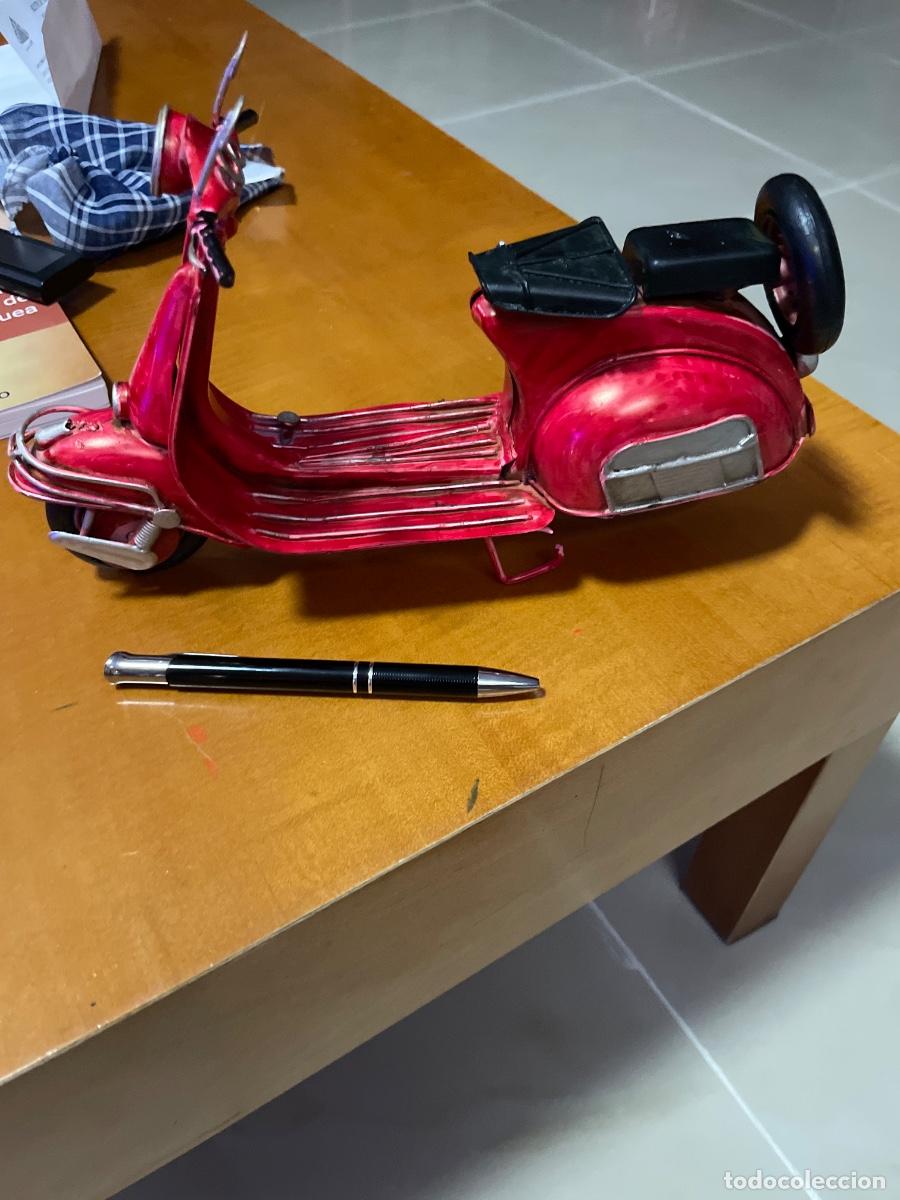 Vintage: Mutua de hierro, vespa miniatura