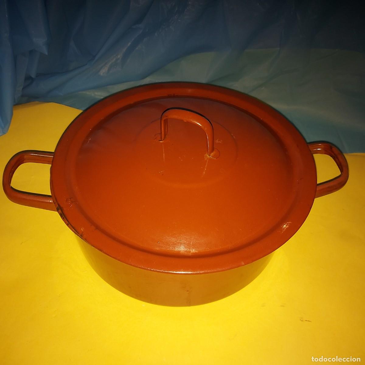 Vintage: CAZUELA O CACEROLA ESMALTADA DE METAL CON ESMALTE ROJO