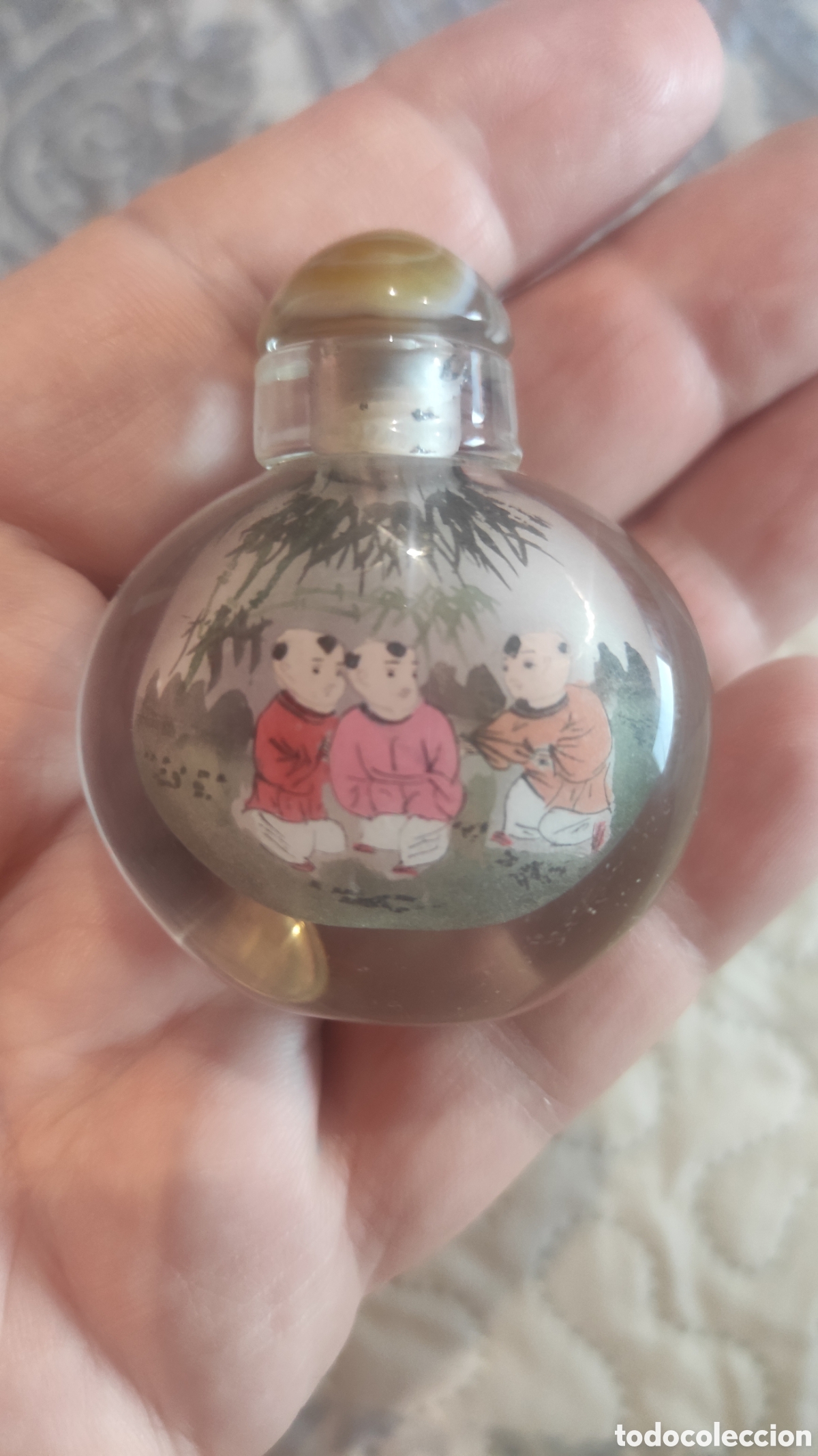 Vintage: Peque&ntilde;a botella de snuff rap&eacute; asi&aacute;tico, pintado a mano en su interior.