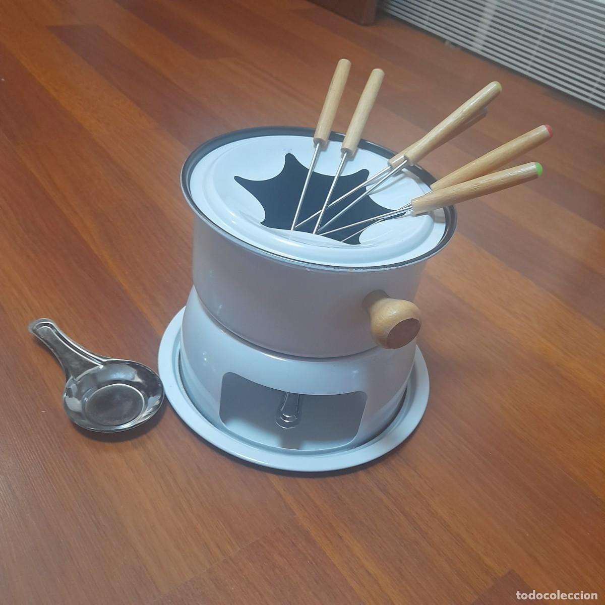 Vintage: FONDUE VINTAGE NUEVA SIN USAR RECIPIENTE METALICO Y QUEMADOR DE ALCOHOL CON 6 PINCHOS LARGOS