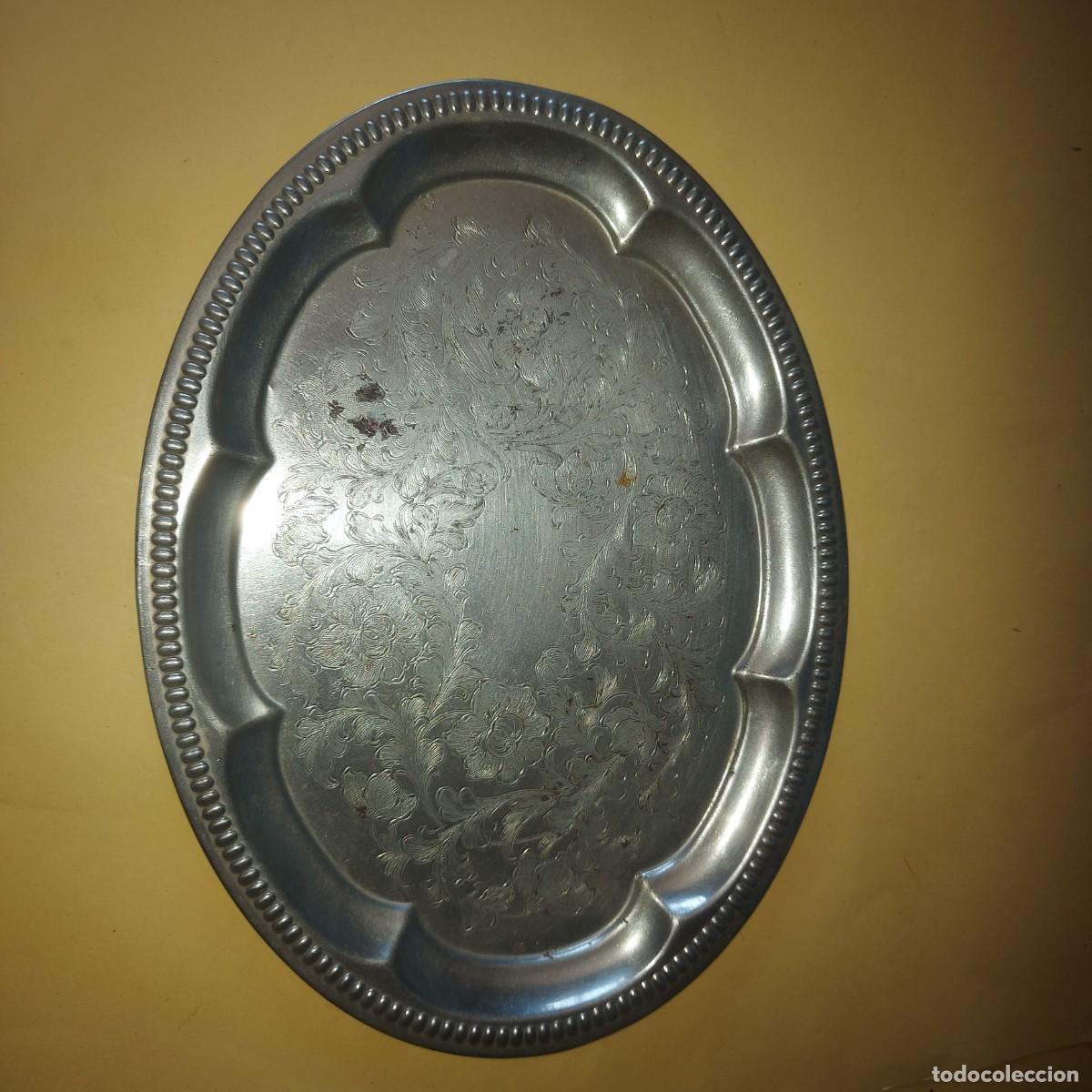 Vintage: BANDEJA de METAL DE 25CM