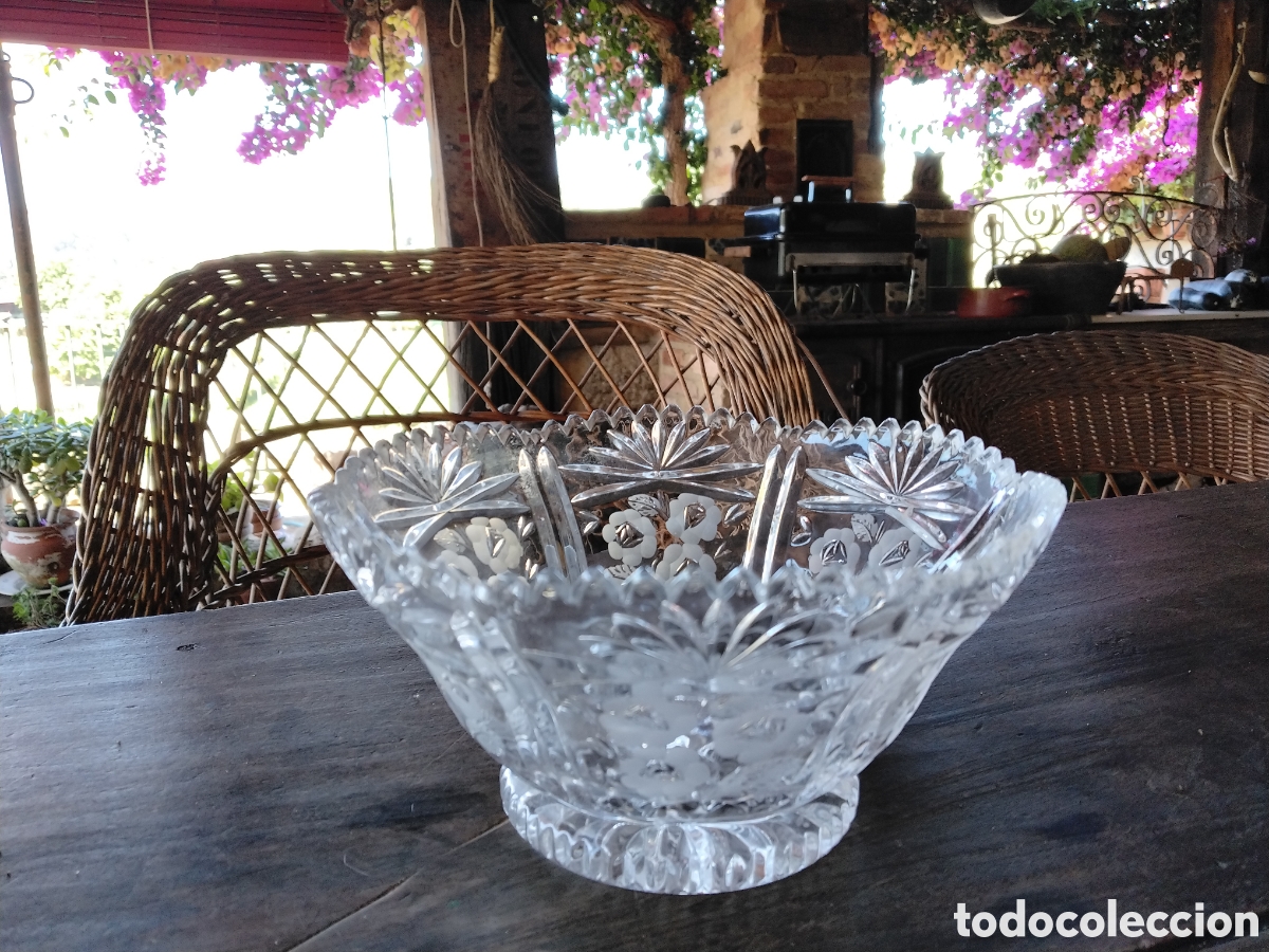 Vintage: Centro de mesa o frutero de cristal tallado a mano. A&ntilde;os 70.