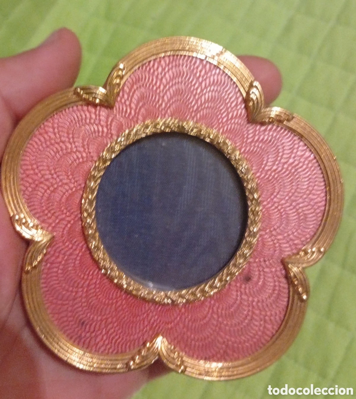 Vintage: Peque&ntilde;o precioso portaretratos marco de bronce y esmalte Kitney