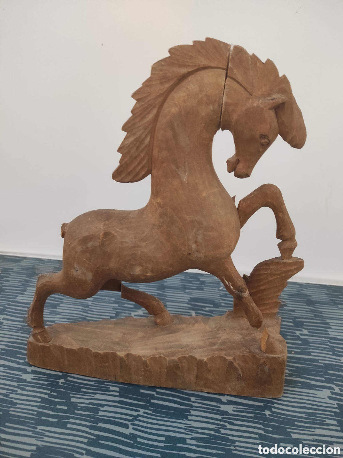 Vintage: Escultura de madera tallada dise&ntilde;o de caballo. Necesita restauraci&oacute;n