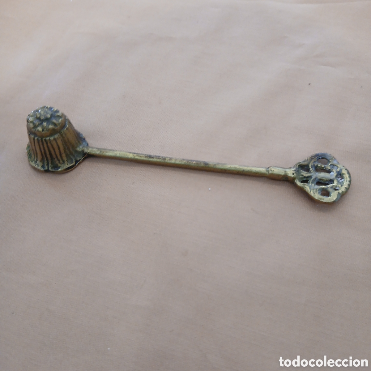 Vintage: Apagavelas antiguo de bronce