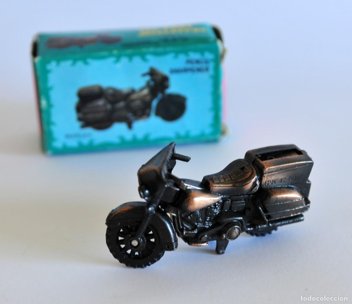 Vintage: Sacapuntas vintage de metal. Moto cl&aacute;sica Die-Cast Miniature, Made in China. Marley.