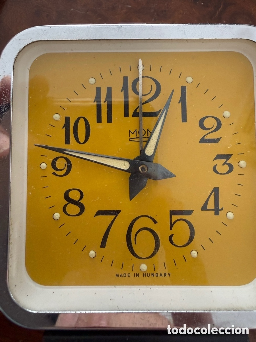 Vintage: RARO RELOJ DESPERTADOR MOM HUNGR&Iacute;A A&Ntilde;OS 60 &ndash; MEC&Aacute;NICO DE CUERDA &ndash; AMARILLO &ndash; FUNCIONANDO