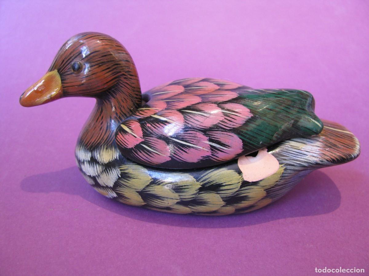 Vintage: CAJITA DE FORMA DE PATO. HECHO DE BARRO, ARCILLA O TERRACOTA. TIENE ROTURA. 11,5X5,5X5 CM.