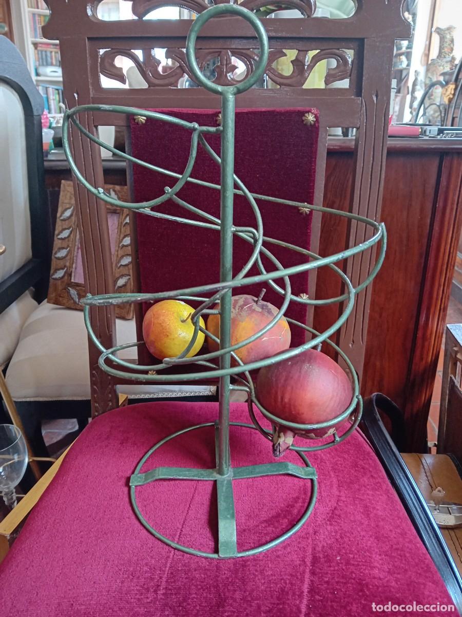 Vintage: Frutero de hierro en espiral