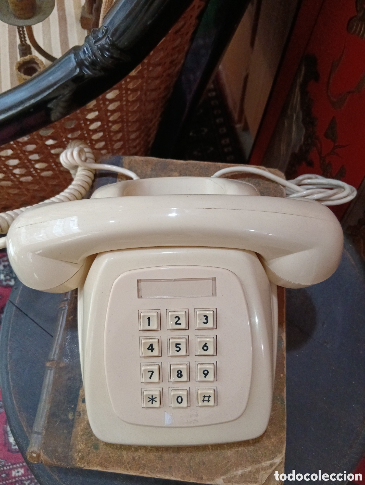 Vintage: Telefono vintage de Baquelita. Color marfil. No funciona