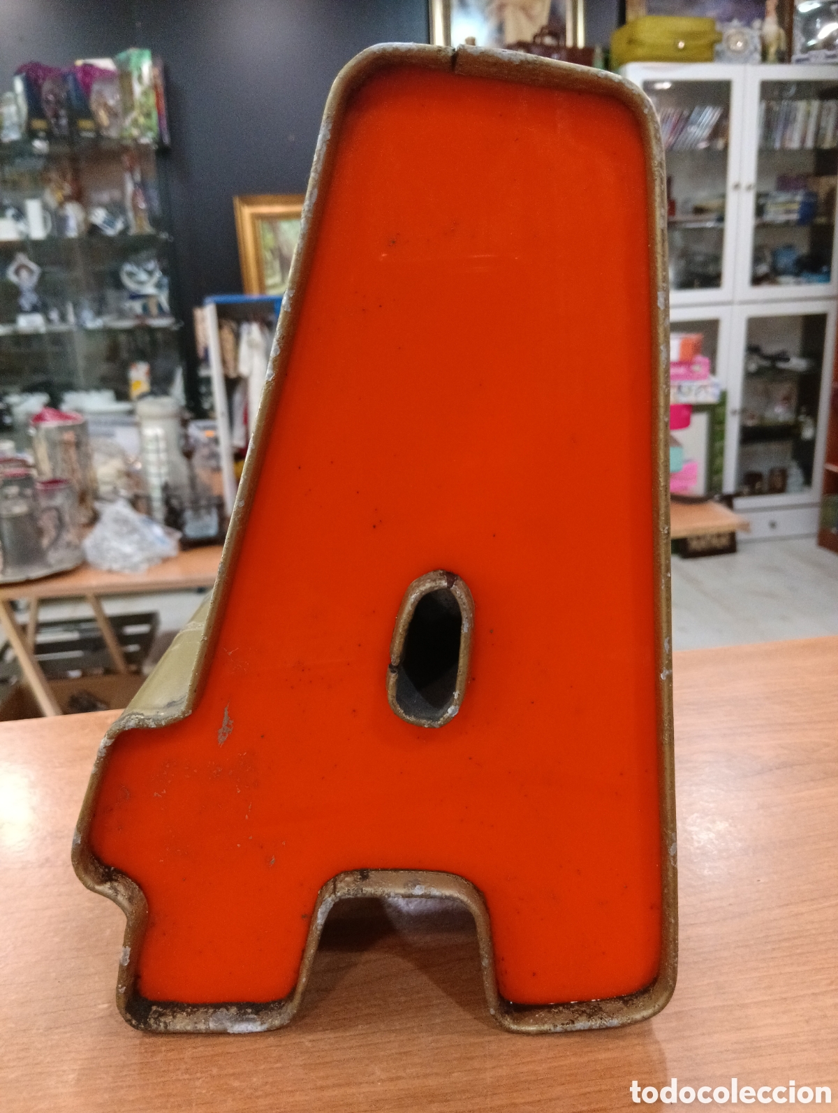 Vintage: Letra Corp&oacute;rea vintage &rdquo;A&rdquo; recuperada de un antiguo letrero comercial
