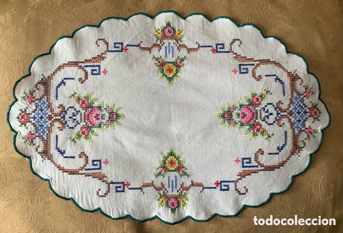 Vintage: ANTIGUO TAPETE PARA BANDEJA PUNTO DE CRUZ