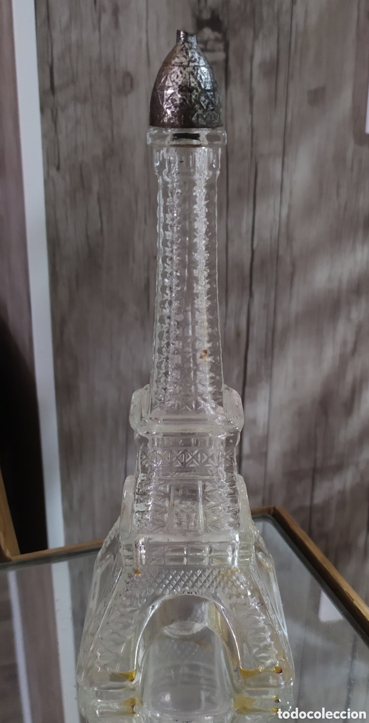 Vintage: Bote de perfume de cristal de Av&oacute;n vintage con forma de la torre Eiffel. Le falta un trozo de la ant