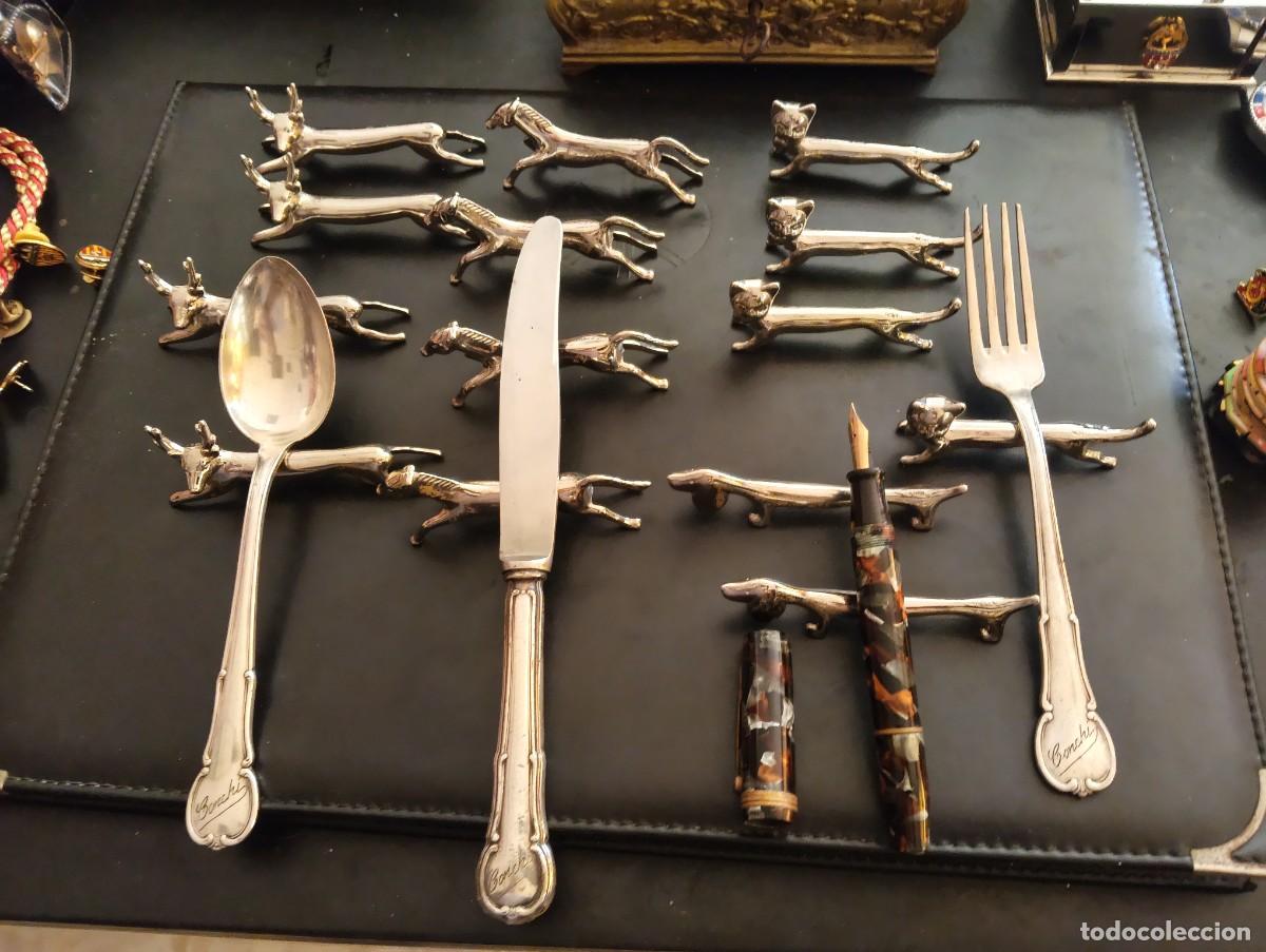 Vintage: LOTE DE SOPORTES SUJETA PORTA CUBIERTOS / PLUMAS METALICOS CROMADOS - CABALLOS RENOS GATOS PERROS