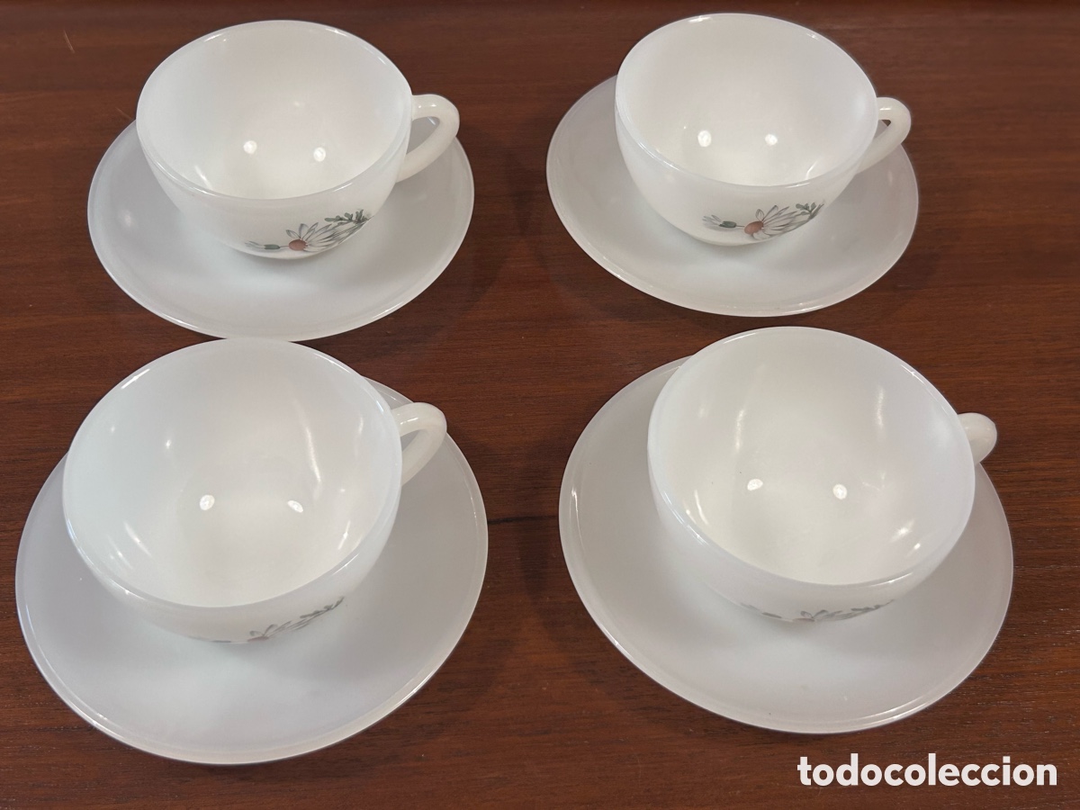 Vintage: 4 TAZAS + 4 PLATILLOS. ARCOPAL. MARGARITAS