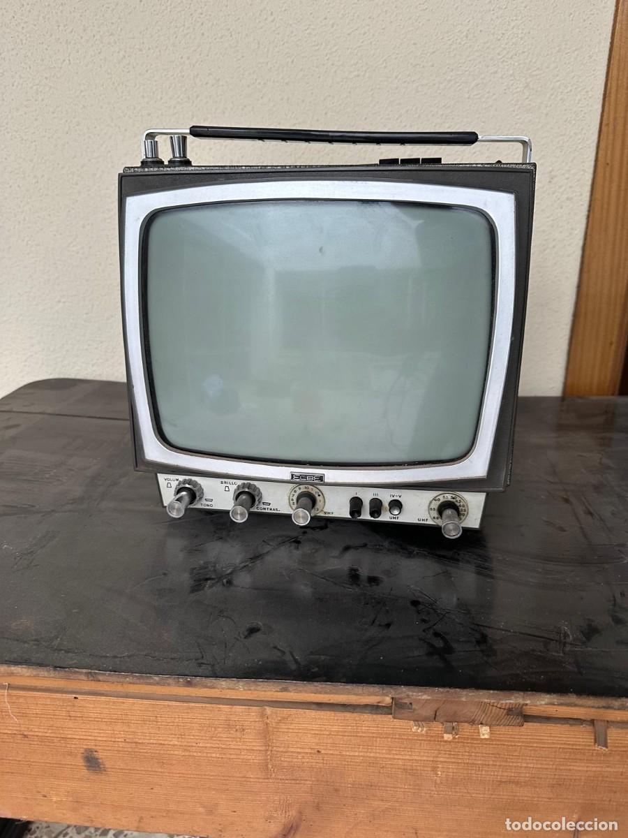 Vintage: Televisor port&aacute;til ELBE vintage a&ntilde;os 60-70 blanco y negro