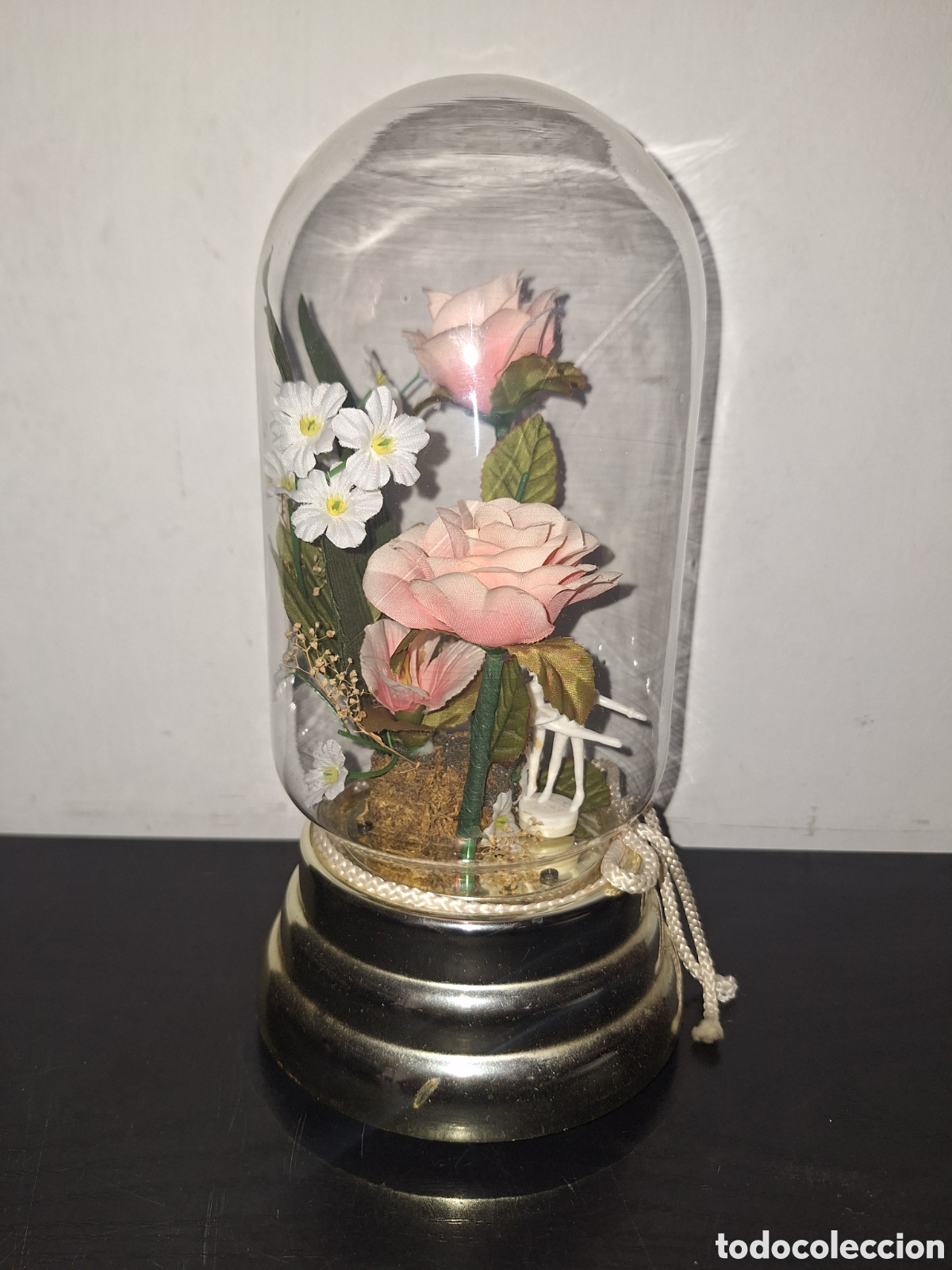 Vintage: Cupula musical dorada con flores