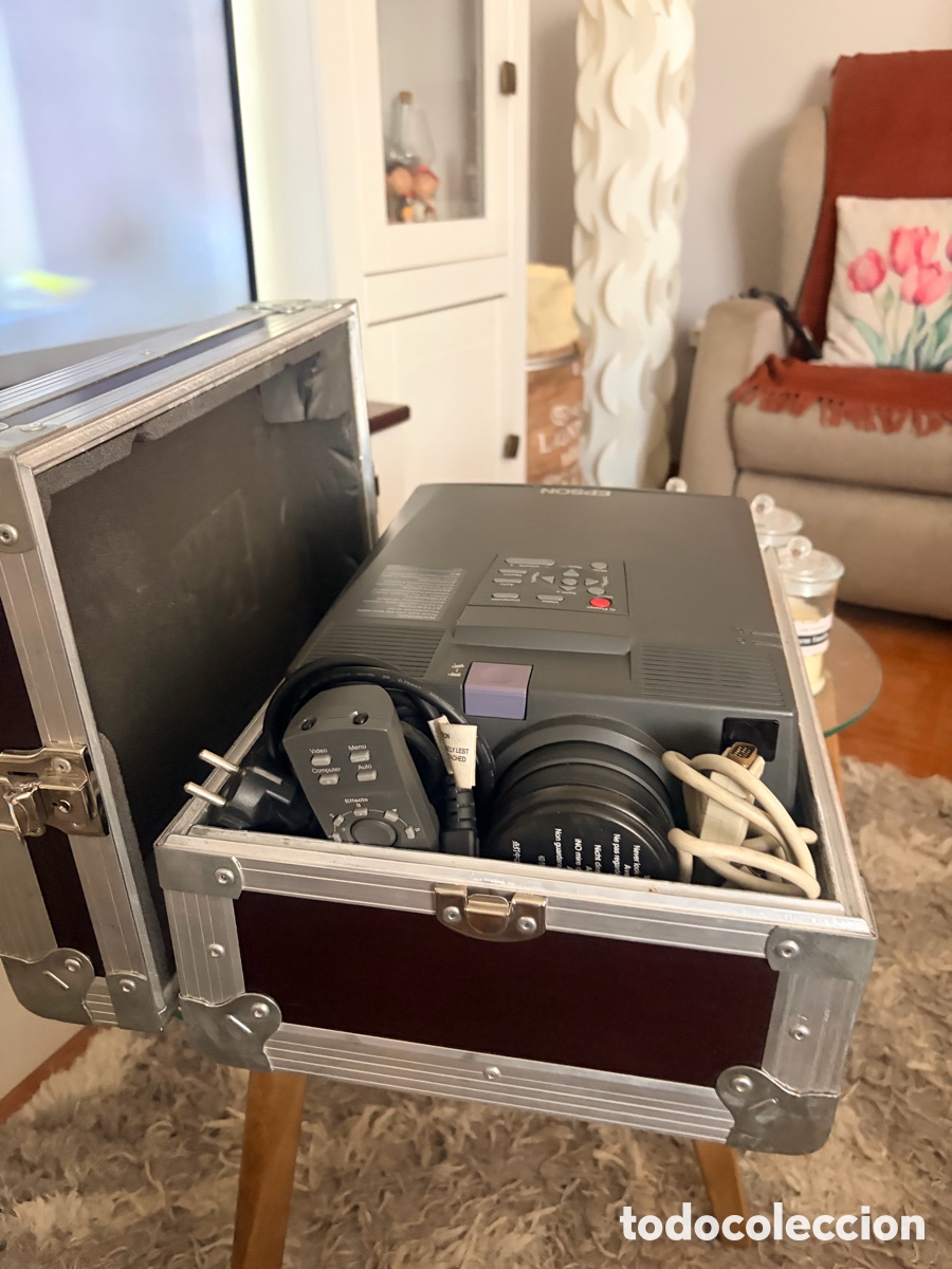 Vintage: EPSON EMP-5000 VINTAGE CON MANDO, CABLES Y MALETA R&Iacute;GIDA PROFESIONAL