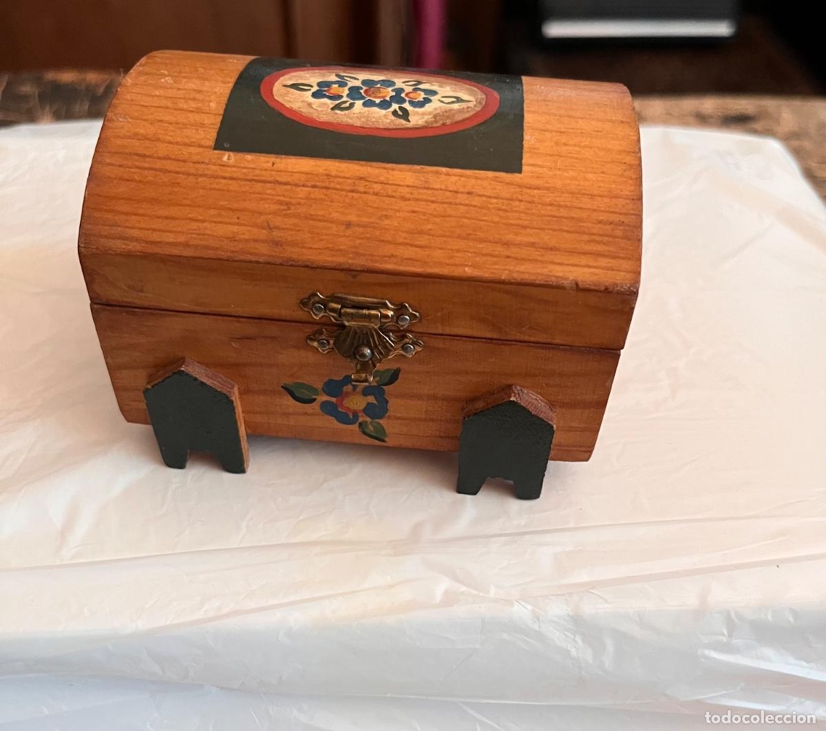 Vintage: BAULITO DE MADERA PINTADO A MANO - Foto 3
