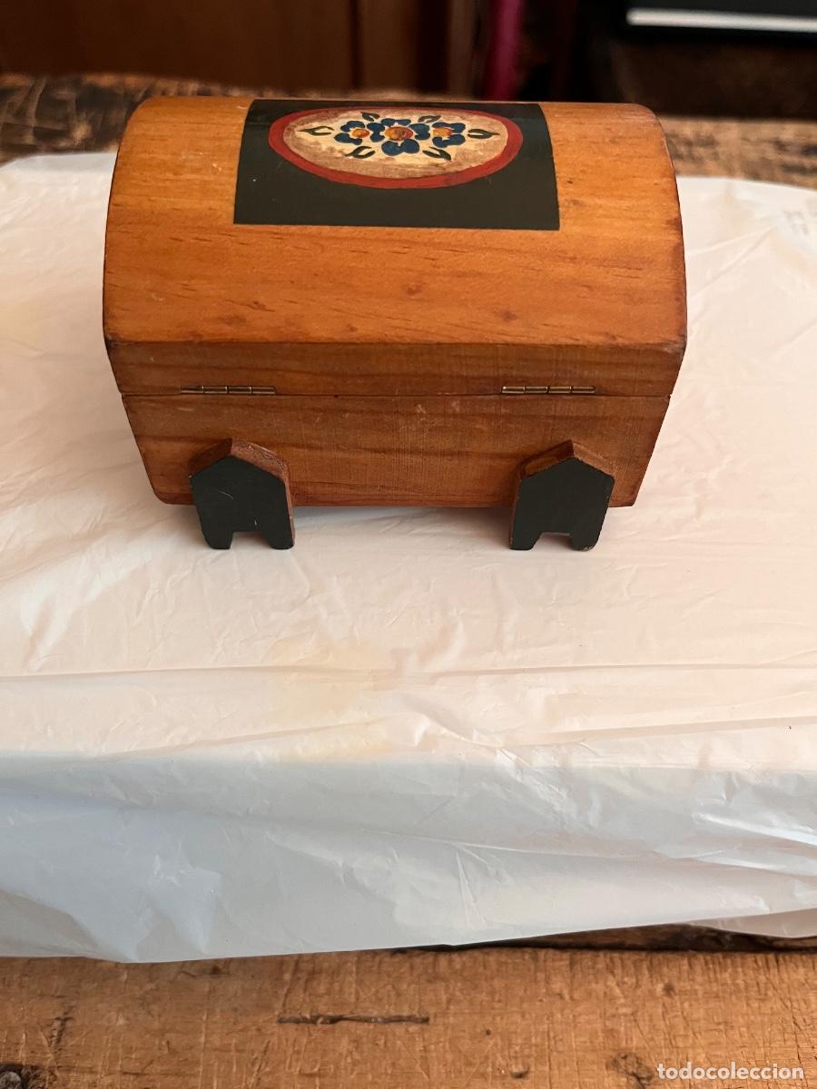 Vintage: BAULITO DE MADERA PINTADO A MANO - Foto 6