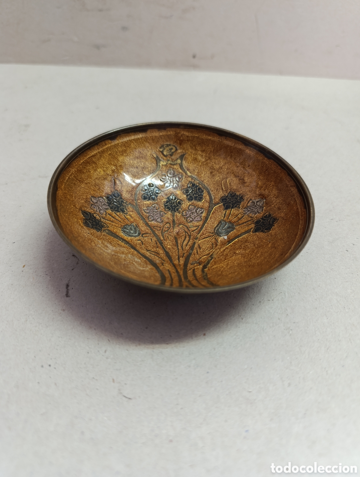 Vintage: CUENCO EN METAL ESMALTADO, CLOISONNE. FRANCES. FIRMADO. TONOS DORADOS Y DECORACION VEGETAL