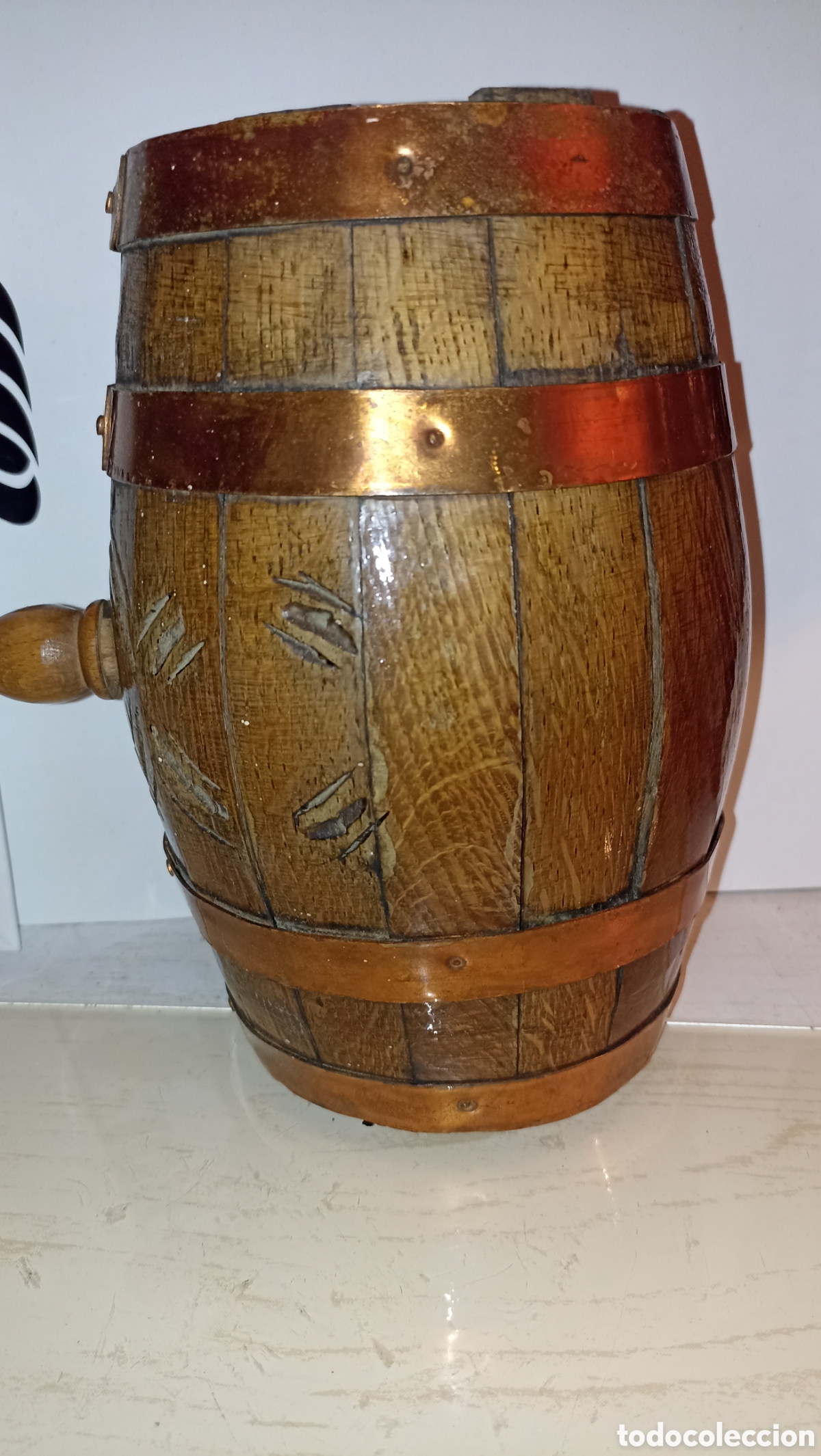 Vintage: Antiguo Barril / Barrica de Madera R&uacute;stica con Grifo &ndash; 30 cm