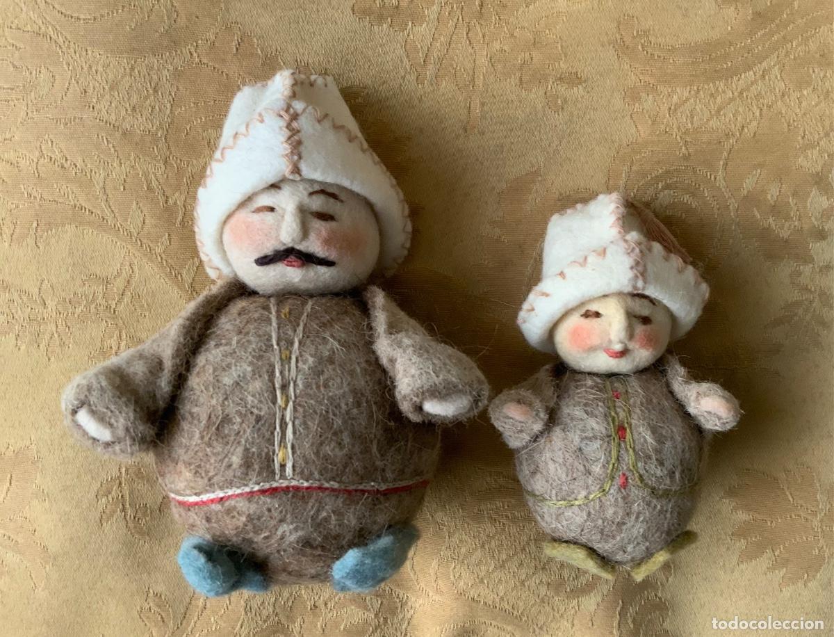 Vintage: PAREJA DE MU&Ntilde;ECOS DE KAZAJIST&Aacute;N