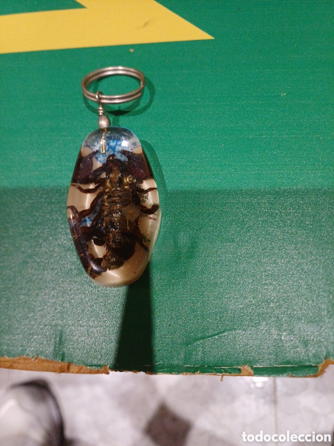 Vintage: Antiguo llavero con escarabajo real encapsulado en resina, vintage, a&ntilde;os 60 o 70.