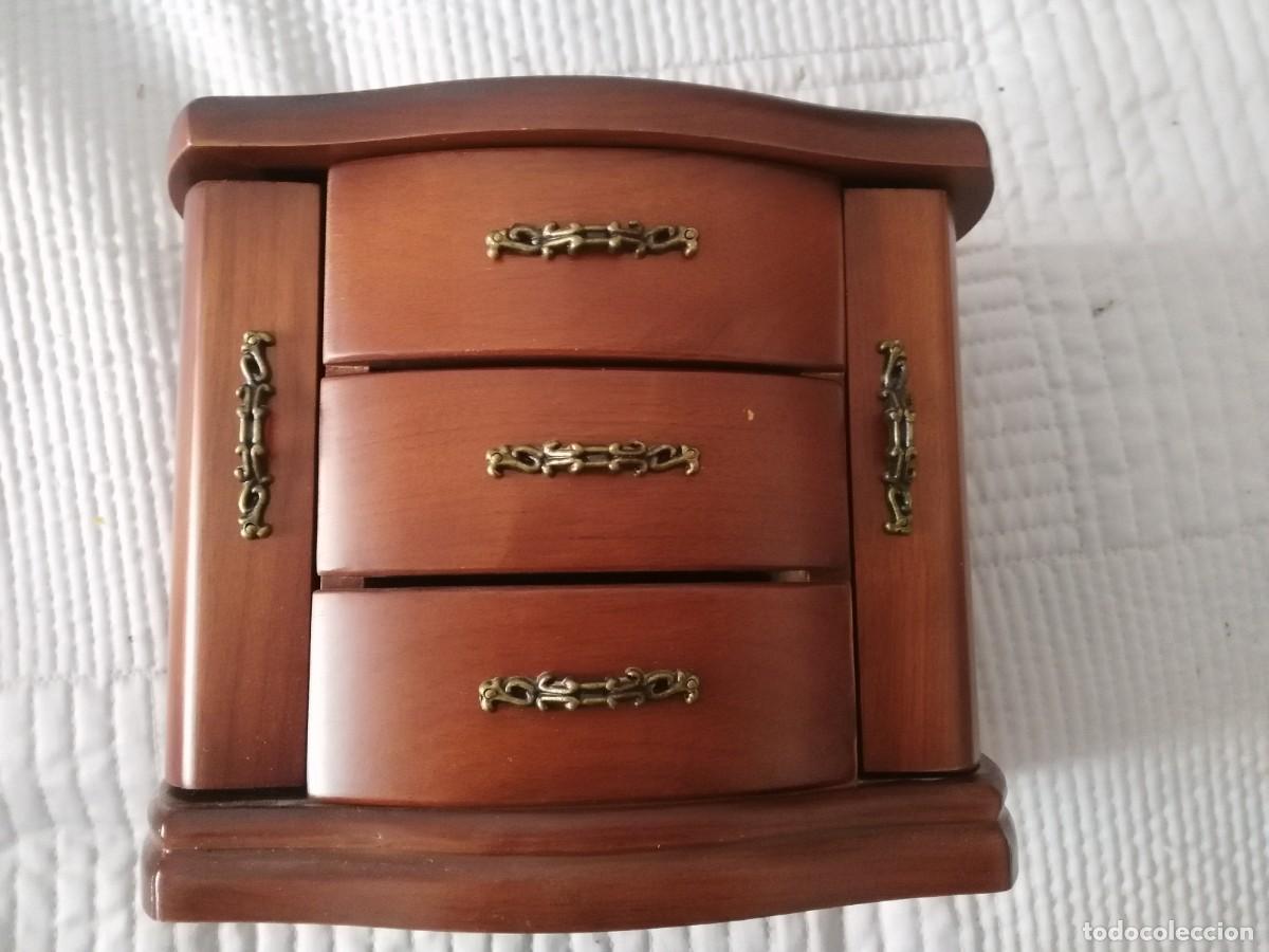Vintage: Joyero musical de madera, forma de armario con puerta y cajones