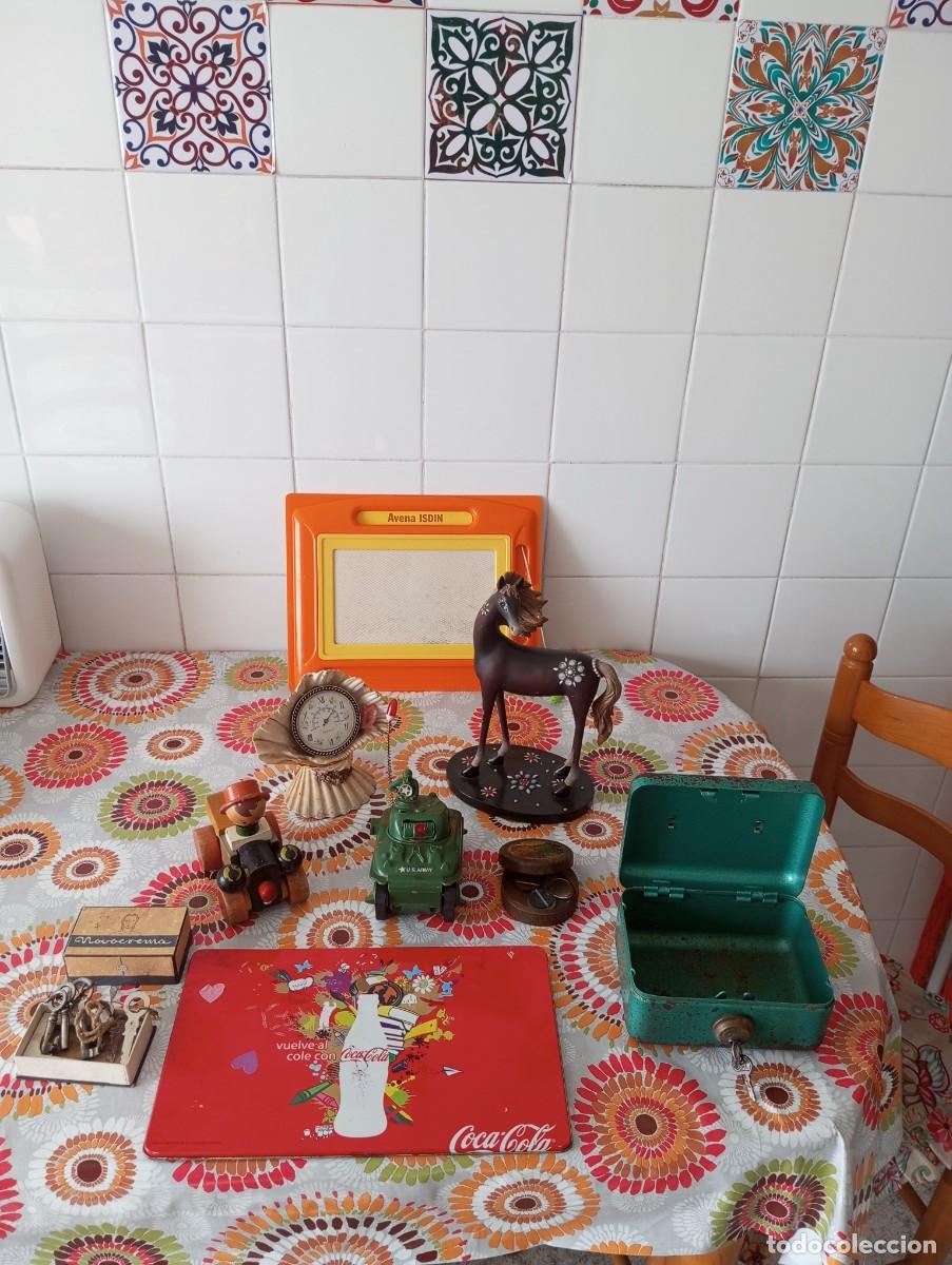 Vintage: LOTE VINTAGE CAJA FUERTE LLAVES FICHAS TANQUE CABALLO LAPICES COCA COLA COCHE MADERA CONCHA TERMOMET