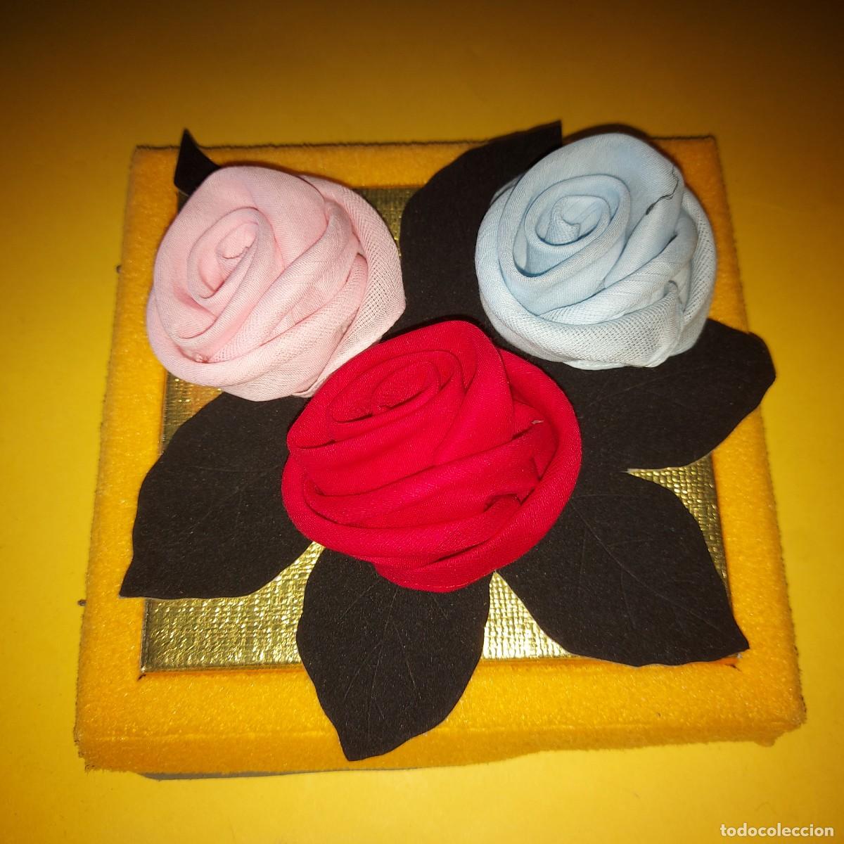 Vintage: PA&Ntilde;UELOS EN CAJA VINTAGE CON PLEGADO ARTISTICO DE FORMA DE FLOR, A&Ntilde;OS 60-70