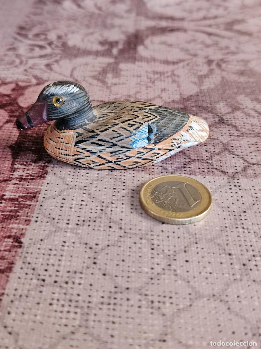 Vintage: Antigua Figura Peque&ntilde;a Decorativa De Un Pato De Madera Tallada Y Pintada A Mano. A&ntilde;os 70.