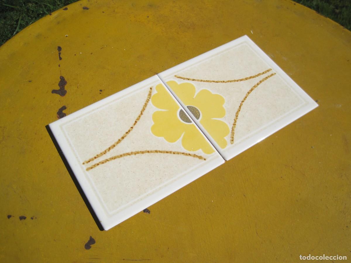 Vintage: PAREJA DE AZULEJOS - FLOR - ZIRCONIO - A&Ntilde;OS 60