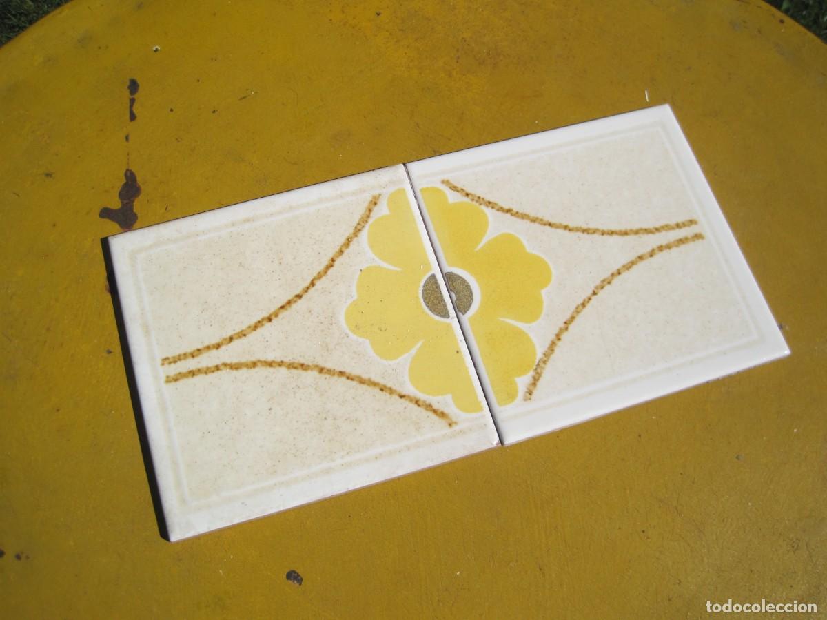 Vintage: PAREJA DE AZULEJOS - FLOR - ZIRCONIO - A&Ntilde;OS 60