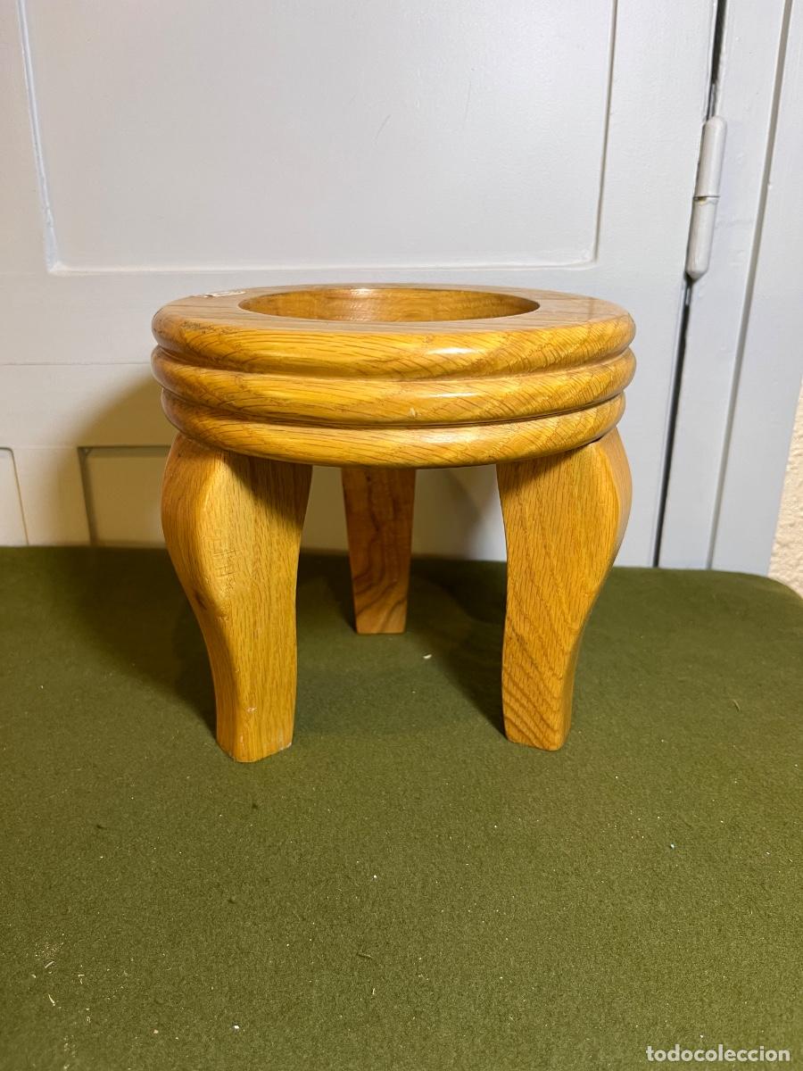 Vintage: Antigua peana de madera para jarr&oacute;n, &aacute;nfora o macetero &ndash; Soporte de 3 patas curvadas &ndash; 19 cm