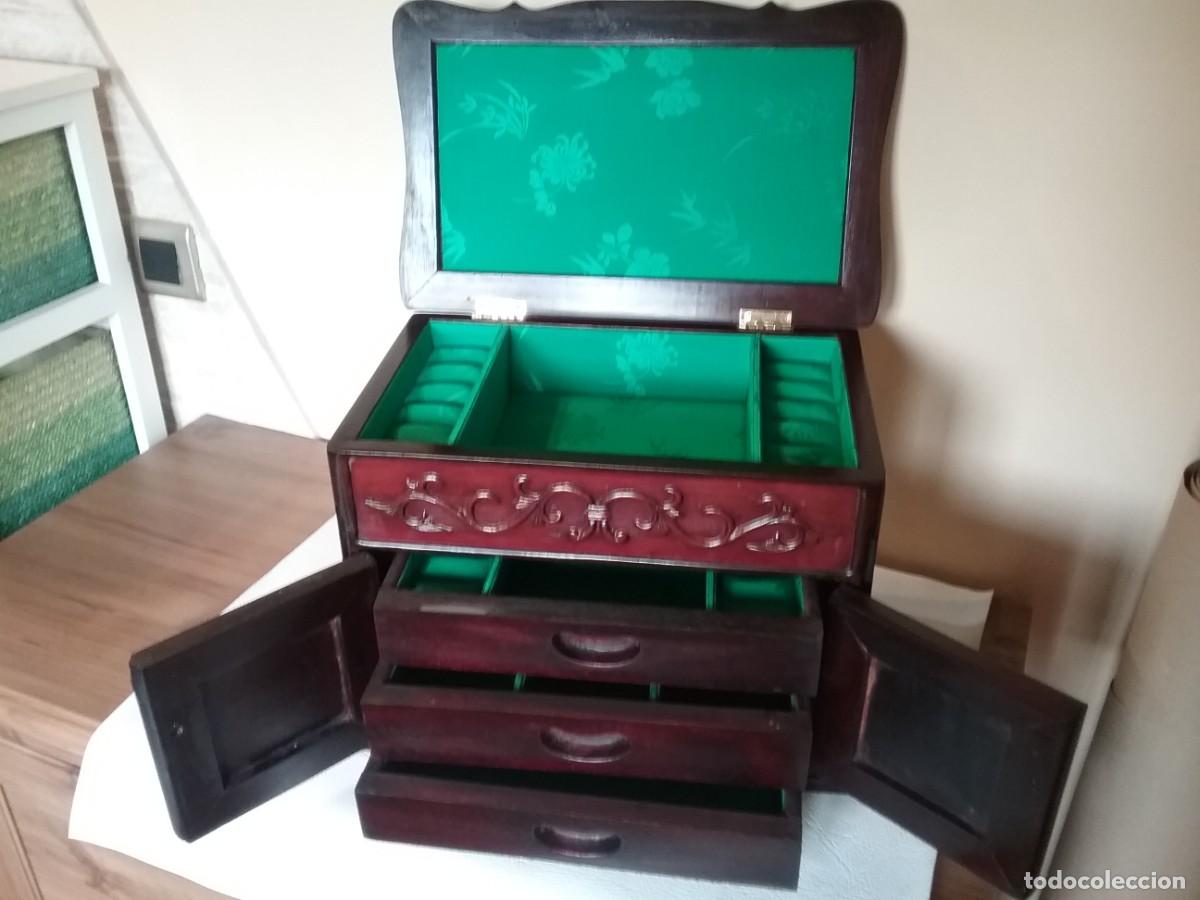 Vintage: INCRE&Iacute;BLE JOYERO DE MADERA TALLADA CON INTERIOR TAPIZADO - Foto 4