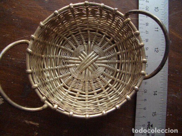 Vintage: Cesta miniatura vintage de metal tejido