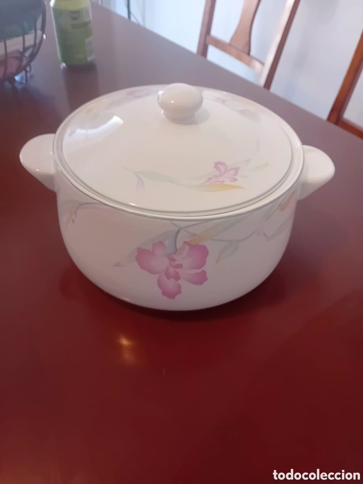 Vintage: Sopera de porcelana vintage con flores