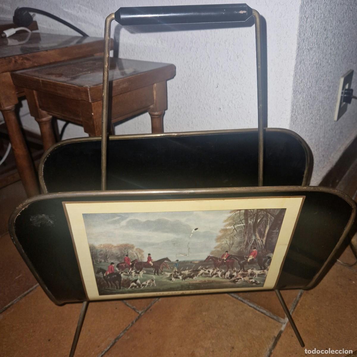 Vintage: REVISTERO METALICO VINTAGE CON ASA SUPERIOR, DECADA 1950-1960
