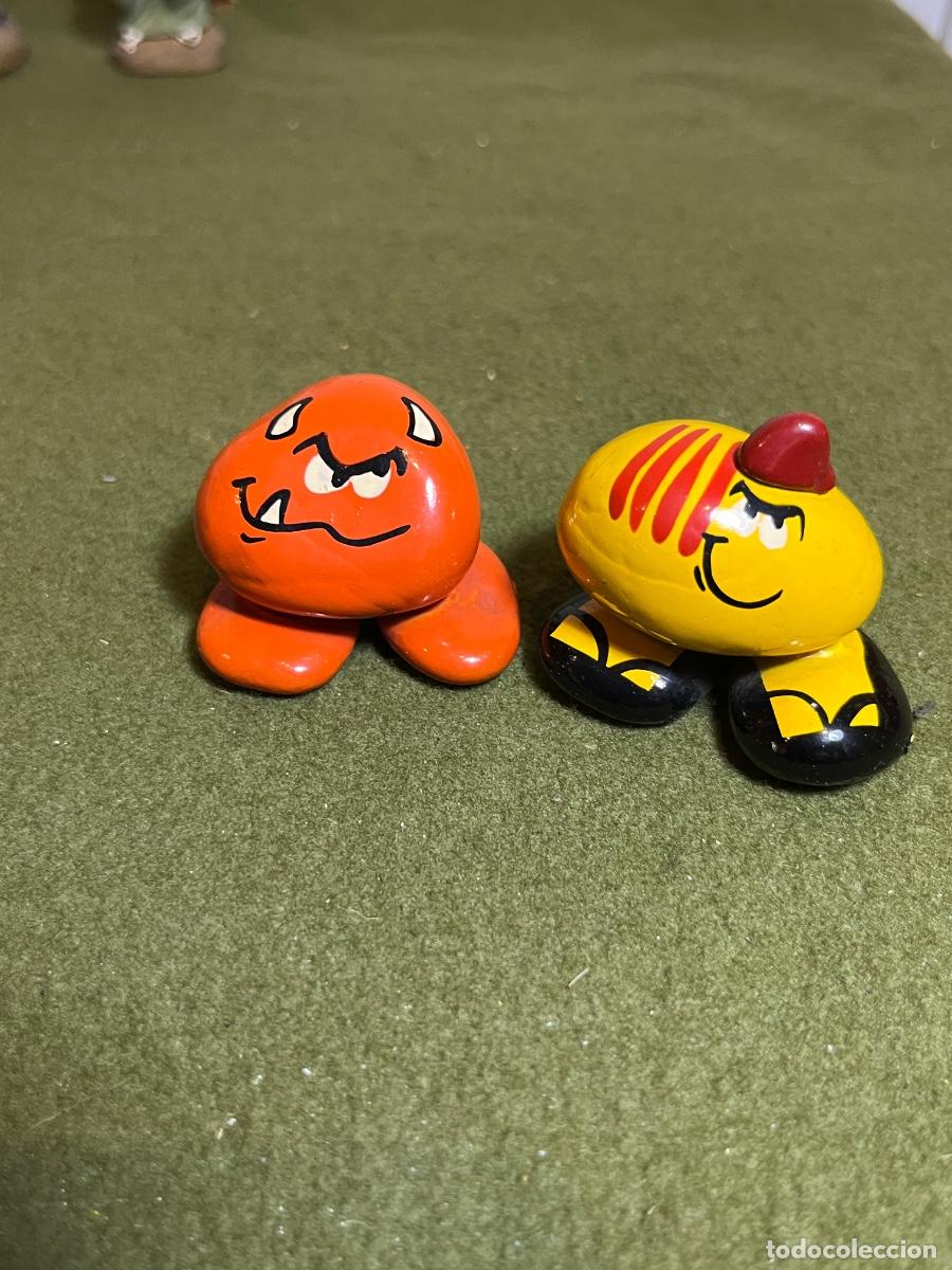 Vintage: Lote de 2 piedras pintadas a mano &ndash; Personajes tipo c&oacute;mic &ndash; Artesan&iacute;a popular &ndash; Decoraci&oacute;n vintage