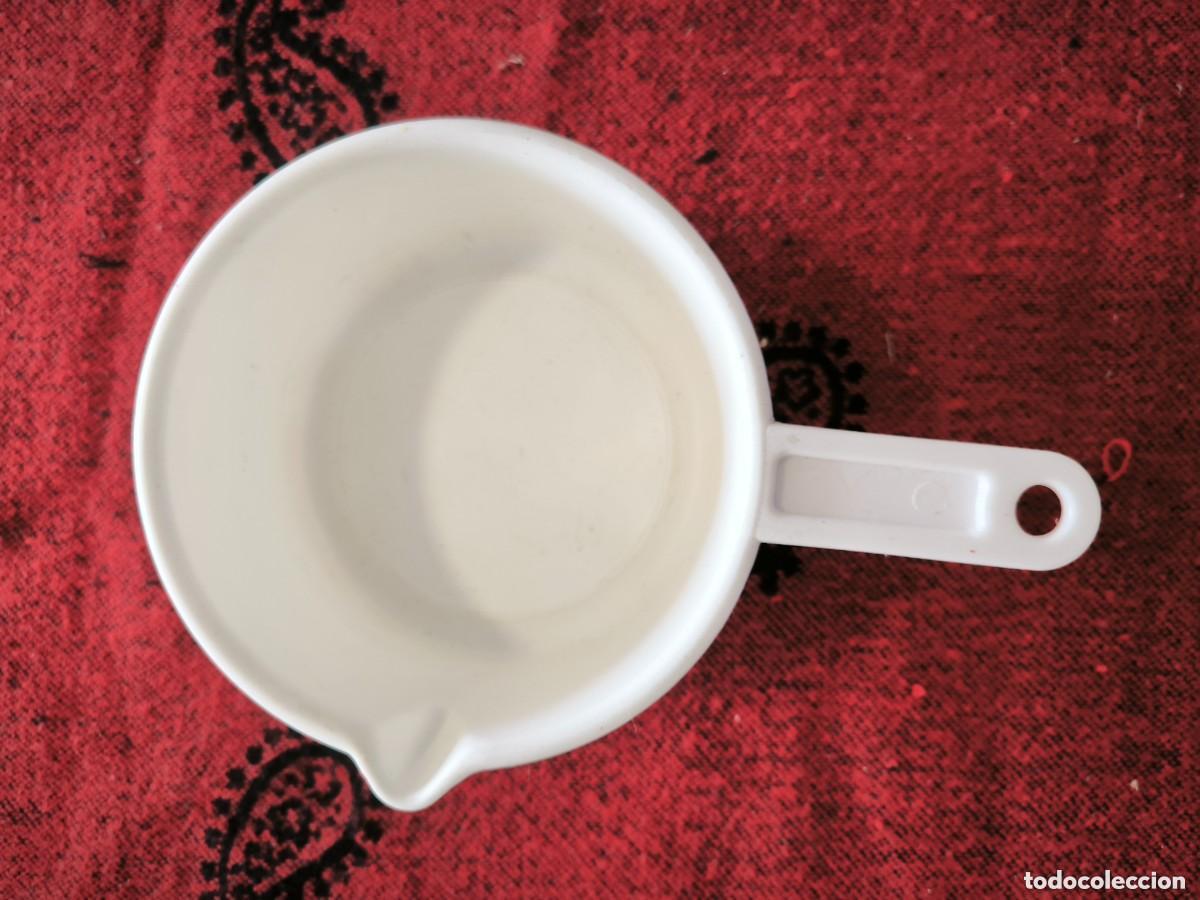 Vintage: Cazo De Pl&aacute;stico Blanco Vintage Con Pico Vertedor - Menaje Retro Cocina