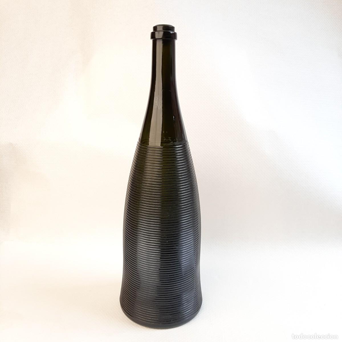 Vintage: Bottiglia bottiglione di vetro lavorato colore nero opalino - vintage