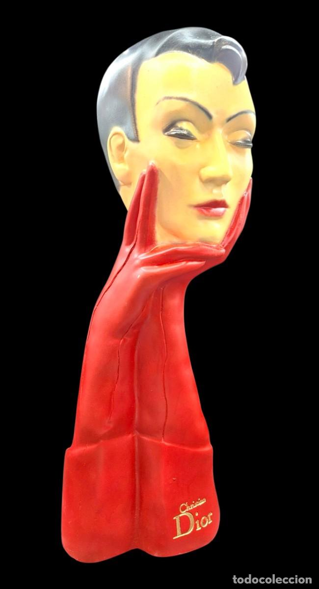 Vintage: Iconica figura vintage en estuco de Christian Dior - Ideal para tienda de moda